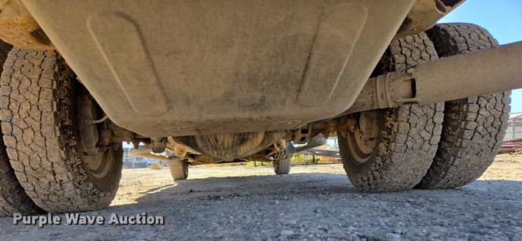 image for item DY1241 2019 Chevrolet Silverado 3500HD Crew Cab flatbed pickup truck