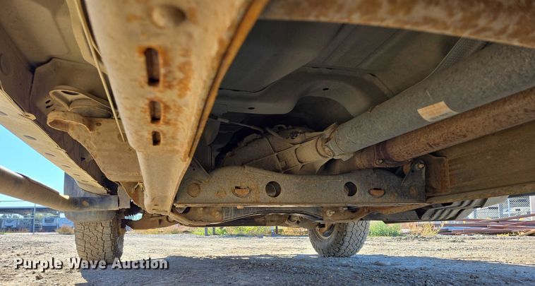 image for item DY1241 2019 Chevrolet Silverado 3500HD Crew Cab flatbed pickup truck