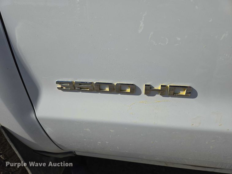 image for item DY1241 2019 Chevrolet Silverado 3500HD Crew Cab flatbed pickup truck