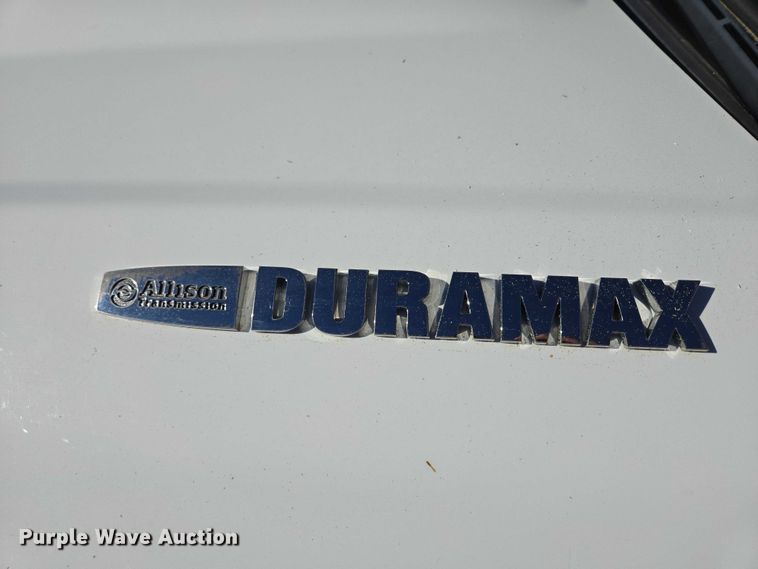 image for item DY1241 2019 Chevrolet Silverado 3500HD Crew Cab flatbed pickup truck