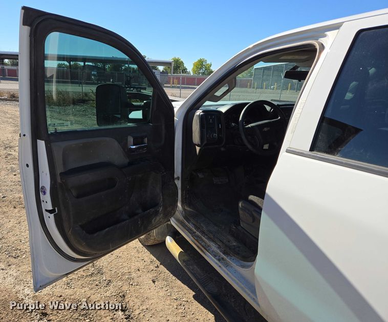 image for item DY1241 2019 Chevrolet Silverado 3500HD Crew Cab flatbed pickup truck