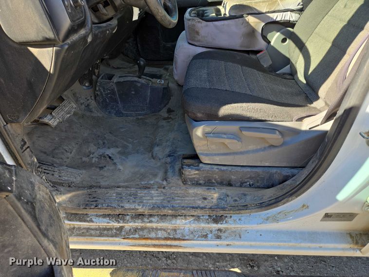 image for item DY1241 2019 Chevrolet Silverado 3500HD Crew Cab flatbed pickup truck