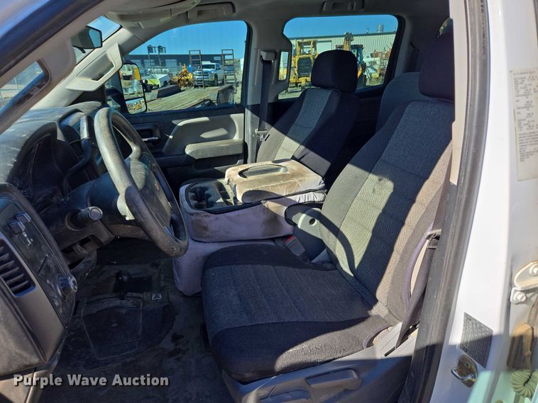 image for item DY1241 2019 Chevrolet Silverado 3500HD Crew Cab flatbed pickup truck