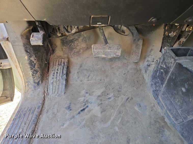 image for item DY1241 2019 Chevrolet Silverado 3500HD Crew Cab flatbed pickup truck