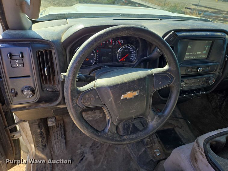 image for item DY1241 2019 Chevrolet Silverado 3500HD Crew Cab flatbed pickup truck