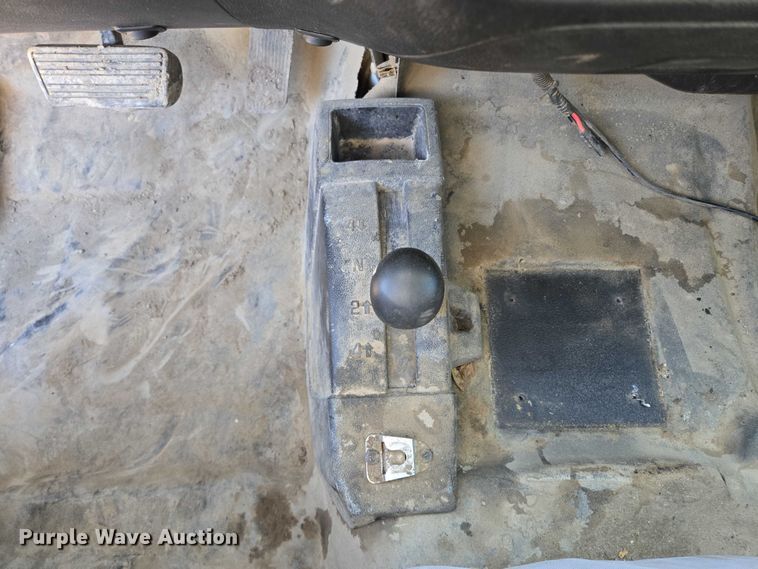 image for item DY1241 2019 Chevrolet Silverado 3500HD Crew Cab flatbed pickup truck