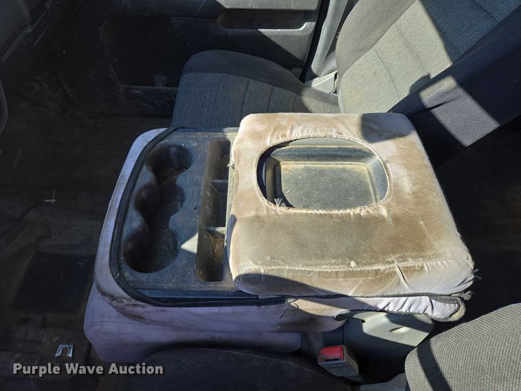 image for item DY1241 2019 Chevrolet Silverado 3500HD Crew Cab flatbed pickup truck