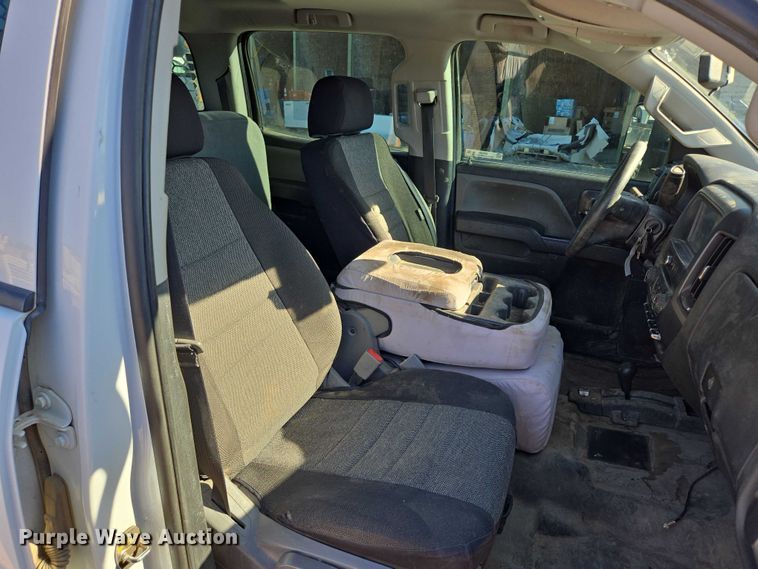 image for item DY1241 2019 Chevrolet Silverado 3500HD Crew Cab flatbed pickup truck