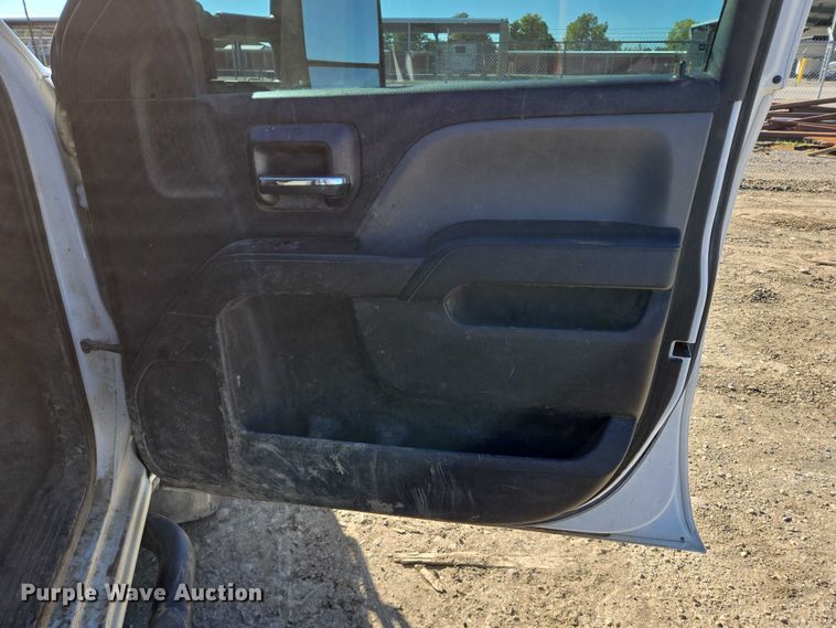 image for item DY1241 2019 Chevrolet Silverado 3500HD Crew Cab flatbed pickup truck