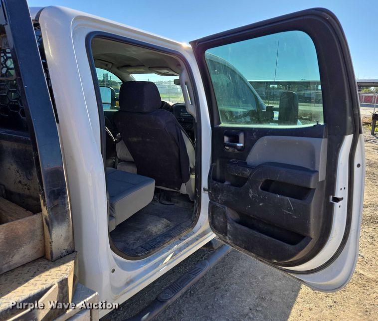 image for item DY1241 2019 Chevrolet Silverado 3500HD Crew Cab flatbed pickup truck