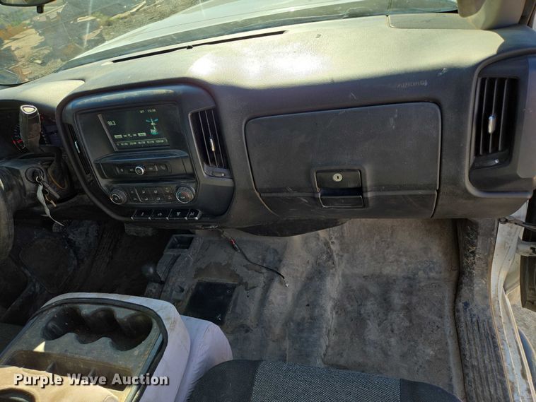 image for item DY1241 2019 Chevrolet Silverado 3500HD Crew Cab flatbed pickup truck