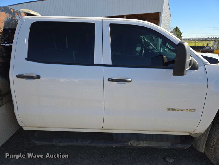 image for item DY1241 2019 Chevrolet Silverado 3500HD Crew Cab flatbed pickup truck