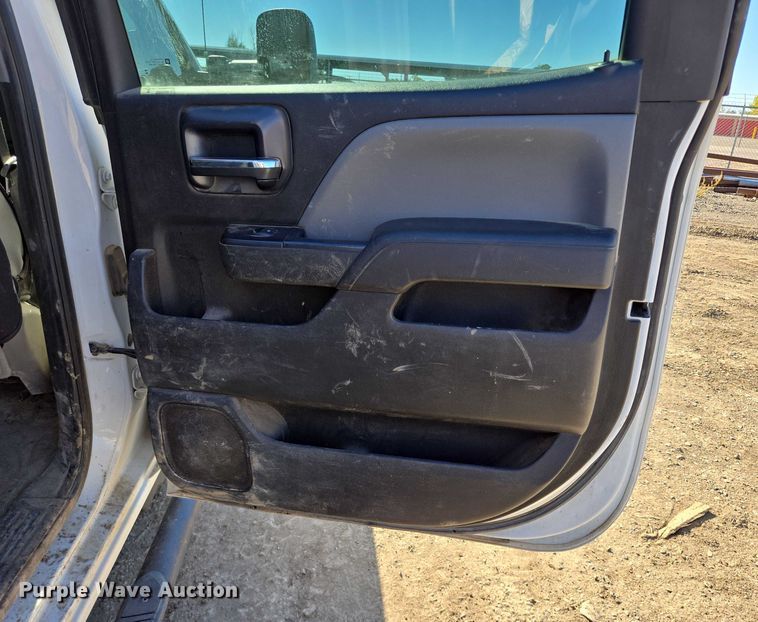 image for item DY1241 2019 Chevrolet Silverado 3500HD Crew Cab flatbed pickup truck