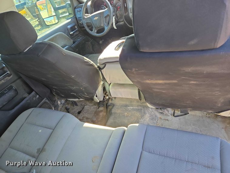 image for item DY1241 2019 Chevrolet Silverado 3500HD Crew Cab flatbed pickup truck