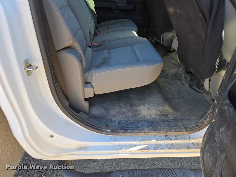 image for item DY1241 2019 Chevrolet Silverado 3500HD Crew Cab flatbed pickup truck