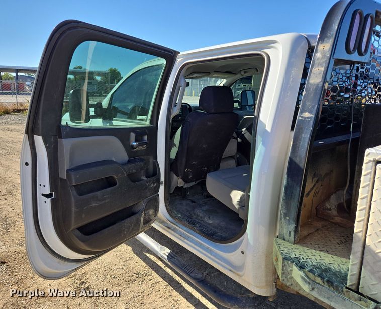 image for item DY1241 2019 Chevrolet Silverado 3500HD Crew Cab flatbed pickup truck