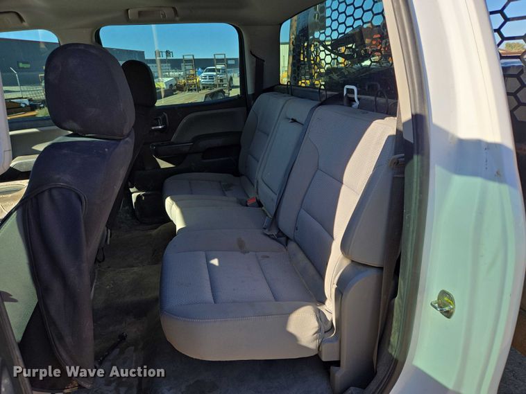 image for item DY1241 2019 Chevrolet Silverado 3500HD Crew Cab flatbed pickup truck