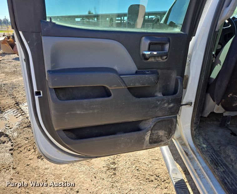 image for item DY1241 2019 Chevrolet Silverado 3500HD Crew Cab flatbed pickup truck