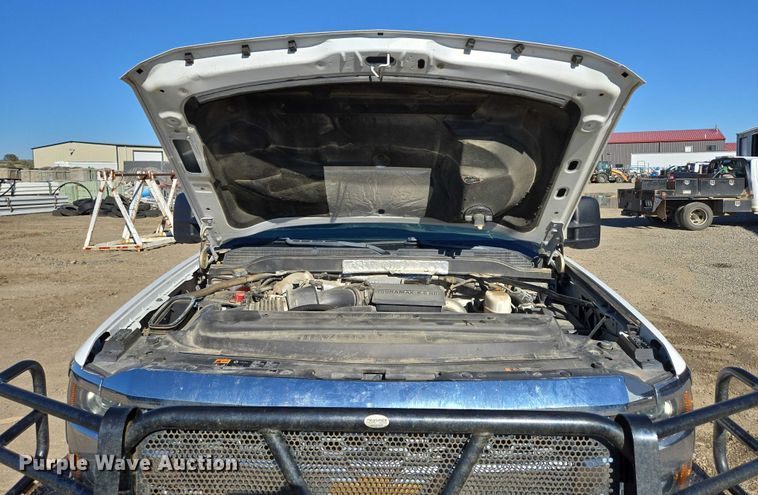 image for item DY1241 2019 Chevrolet Silverado 3500HD Crew Cab flatbed pickup truck