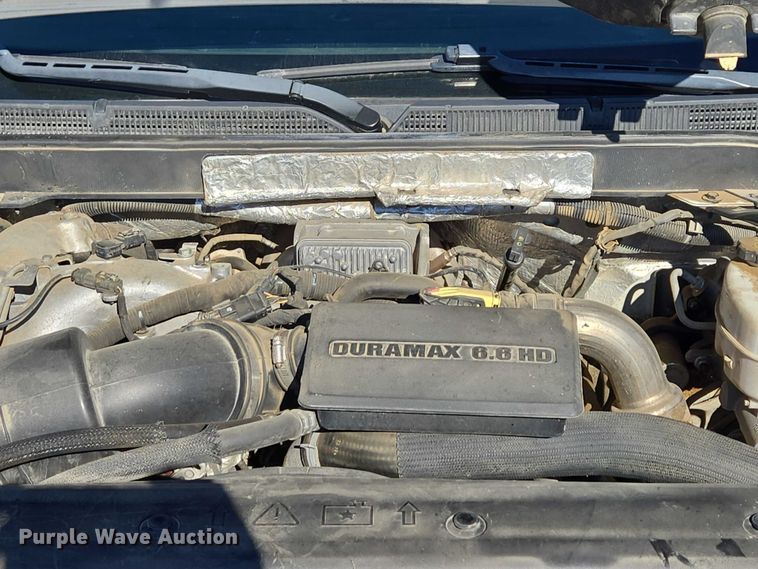 image for item DY1241 2019 Chevrolet Silverado 3500HD Crew Cab flatbed pickup truck