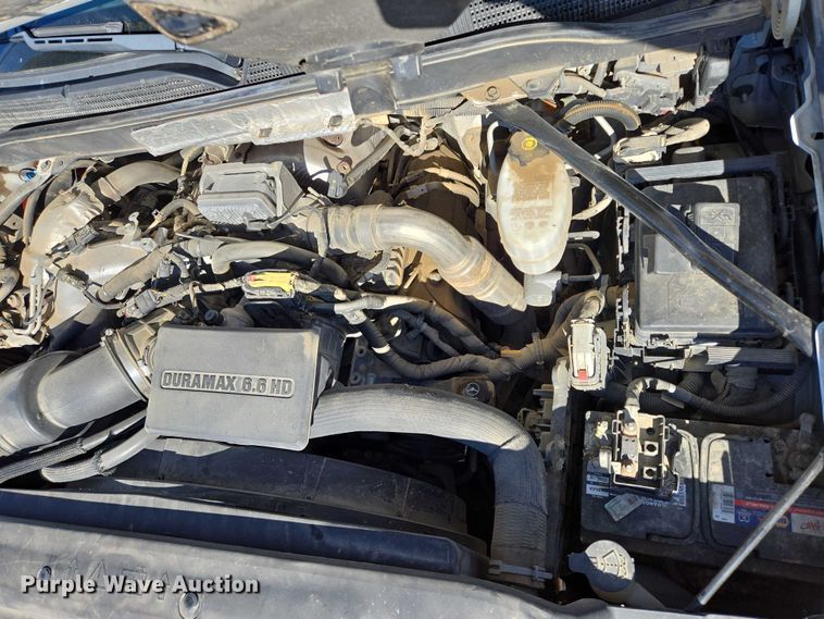 image for item DY1241 2019 Chevrolet Silverado 3500HD Crew Cab flatbed pickup truck