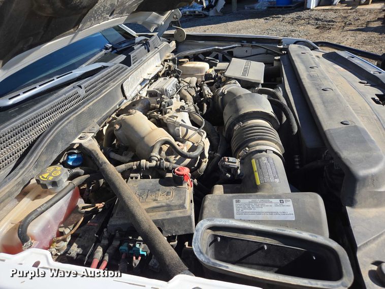 image for item DY1241 2019 Chevrolet Silverado 3500HD Crew Cab flatbed pickup truck