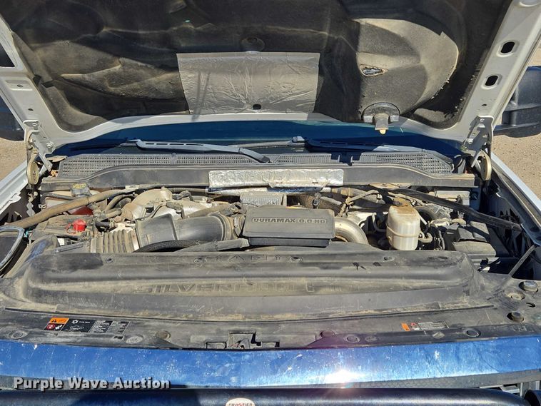 image for item DY1241 2019 Chevrolet Silverado 3500HD Crew Cab flatbed pickup truck