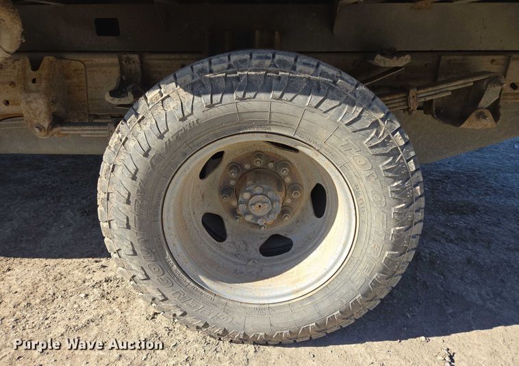 image for item DY1241 2019 Chevrolet Silverado 3500HD Crew Cab flatbed pickup truck