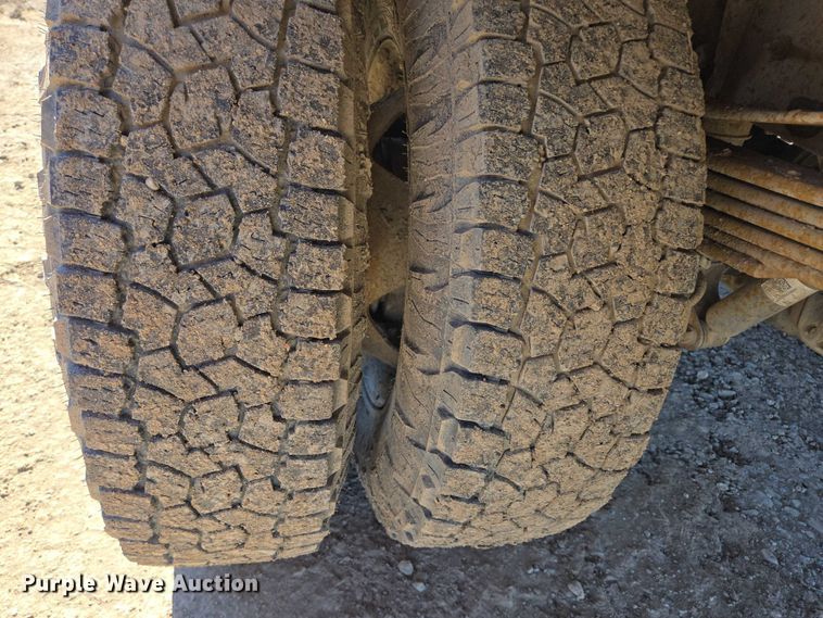 image for item DY1241 2019 Chevrolet Silverado 3500HD Crew Cab flatbed pickup truck