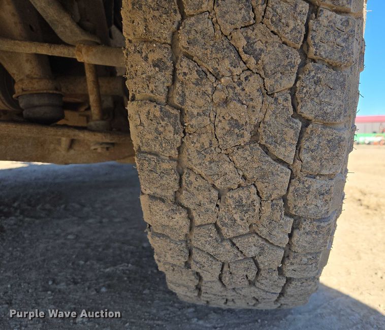 image for item DY1241 2019 Chevrolet Silverado 3500HD Crew Cab flatbed pickup truck