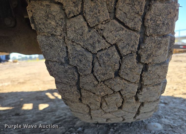 image for item DY1241 2019 Chevrolet Silverado 3500HD Crew Cab flatbed pickup truck