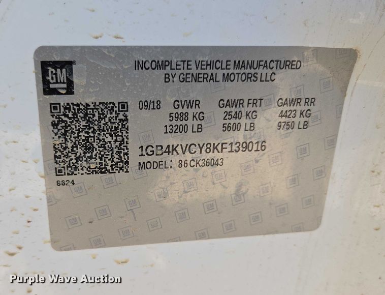 image for item DY1241 2019 Chevrolet Silverado 3500HD Crew Cab flatbed pickup truck