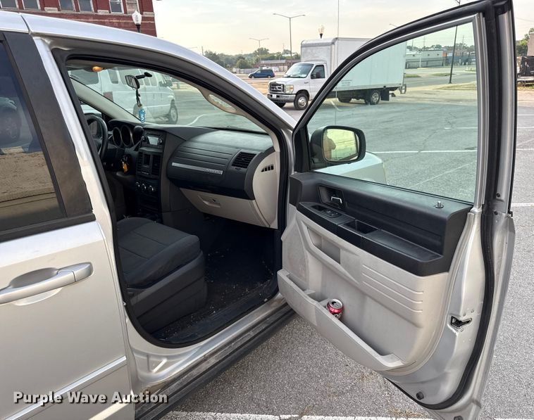 image for item DY8182 2009 Dodge Grand Caravan van