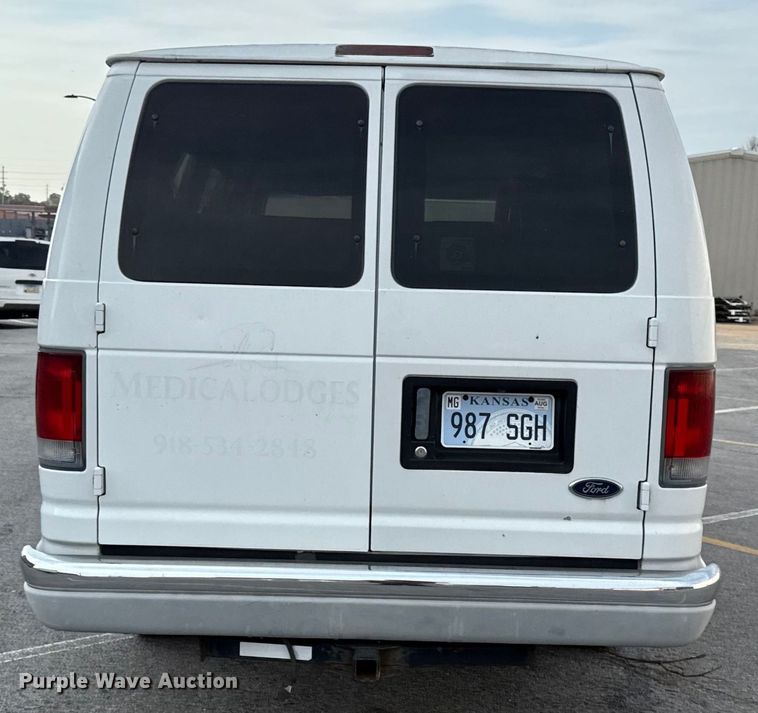 image for item DY8183 2002 Ford E350 handicap accessible van