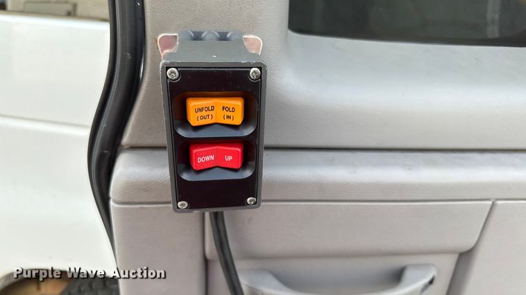 image for item DY8183 2002 Ford E350 handicap accessible van