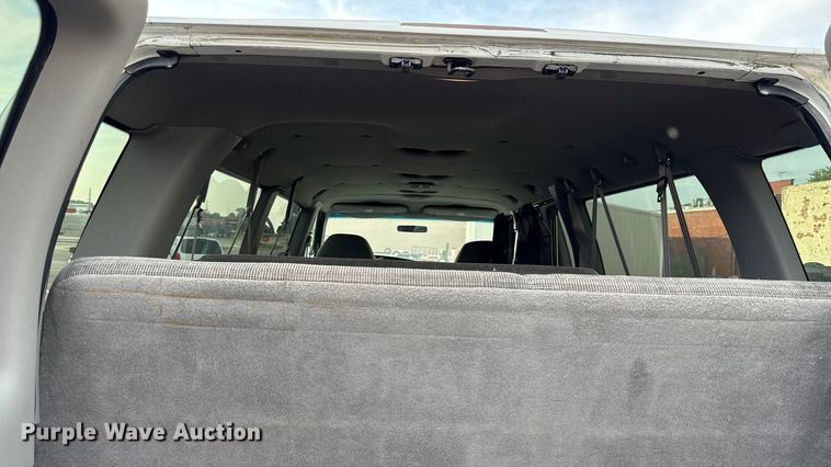image for item DY8183 2002 Ford E350 handicap accessible van
