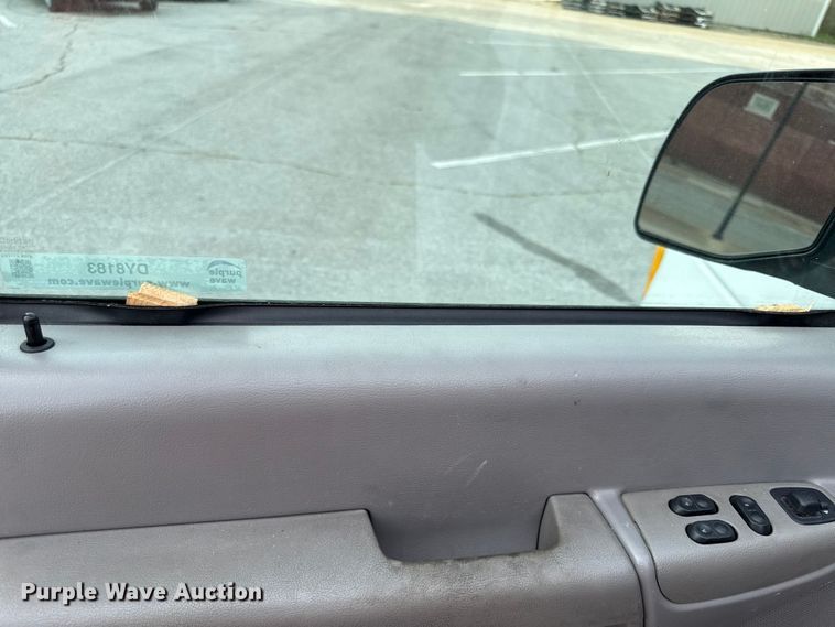 image for item DY8183 2002 Ford E350 handicap accessible van