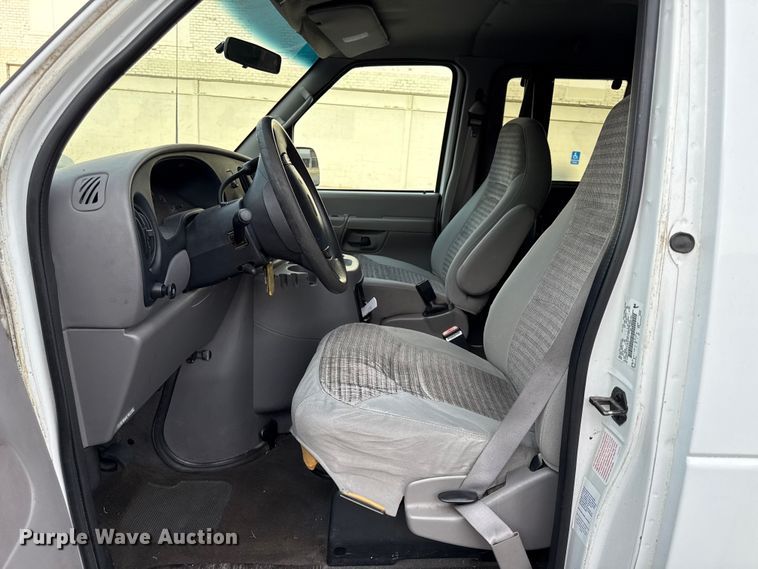image for item DY8183 2002 Ford E350 handicap accessible van