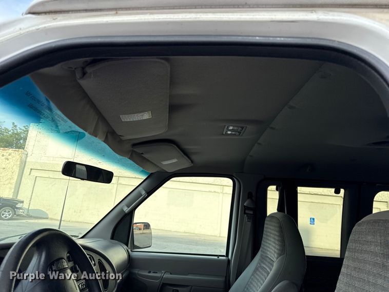 image for item DY8183 2002 Ford E350 handicap accessible van