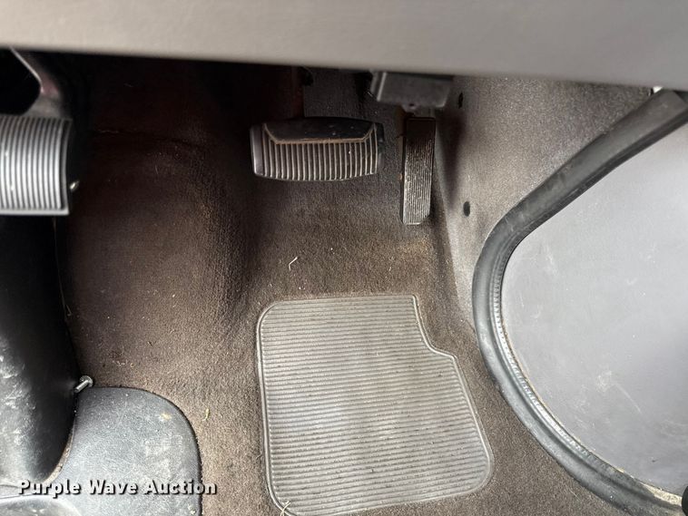 image for item DY8183 2002 Ford E350 handicap accessible van