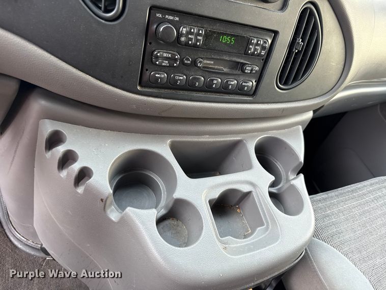 image for item DY8183 2002 Ford E350 handicap accessible van