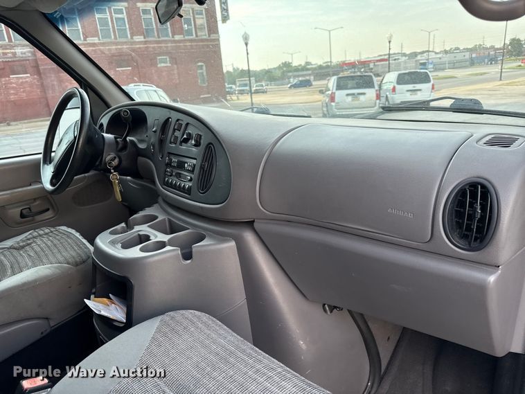 image for item DY8183 2002 Ford E350 handicap accessible van