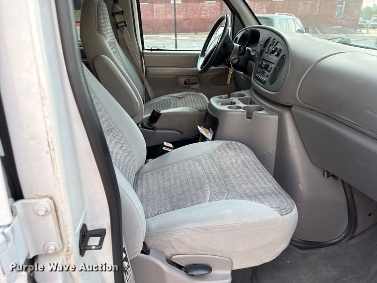 image for item DY8183 2002 Ford E350 handicap accessible van