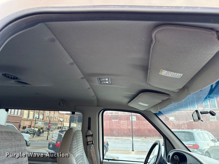 image for item DY8183 2002 Ford E350 handicap accessible van
