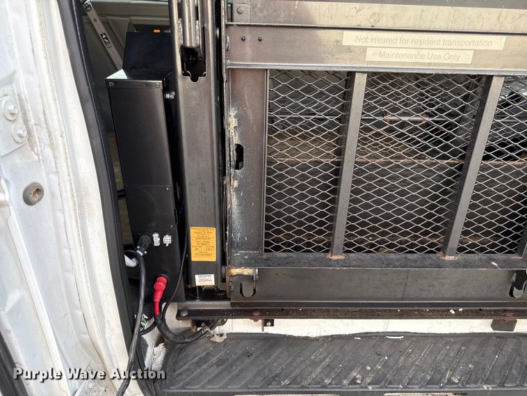 image for item DY8183 2002 Ford E350 handicap accessible van