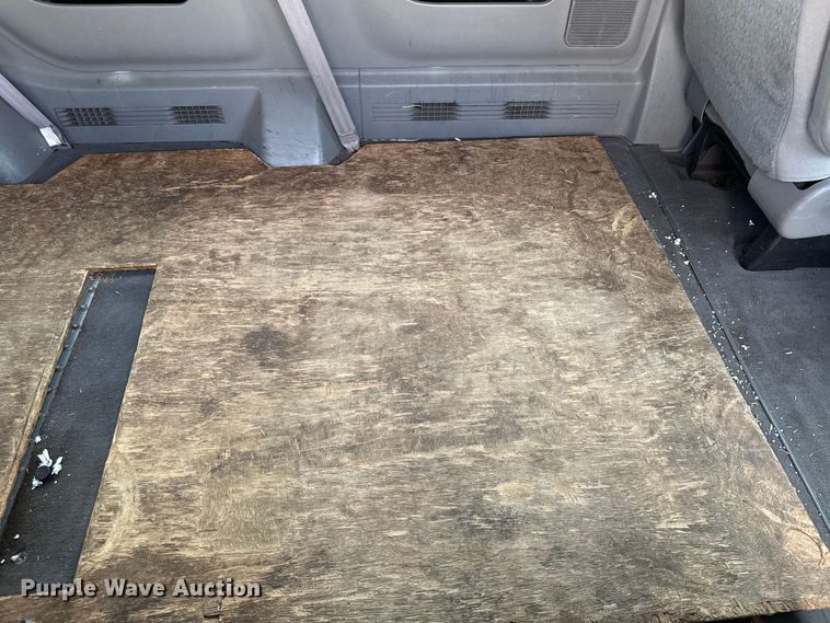 image for item DY8183 2002 Ford E350 handicap accessible van