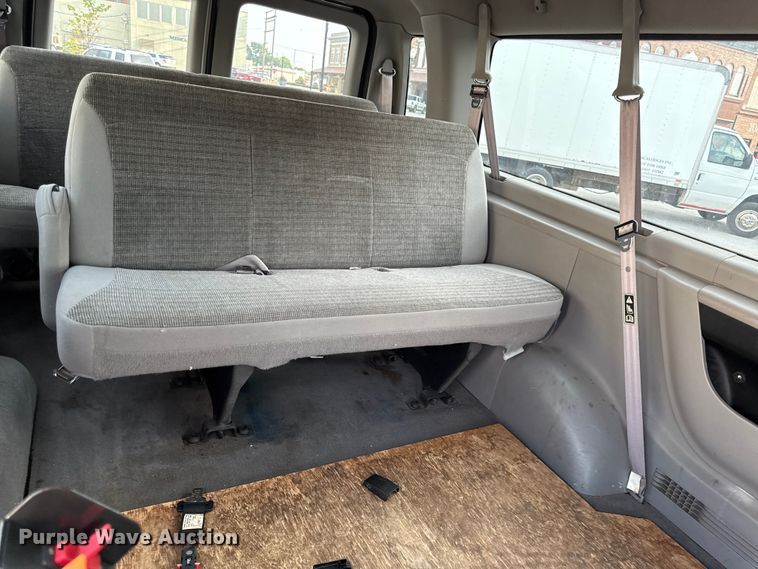 image for item DY8183 2002 Ford E350 handicap accessible van