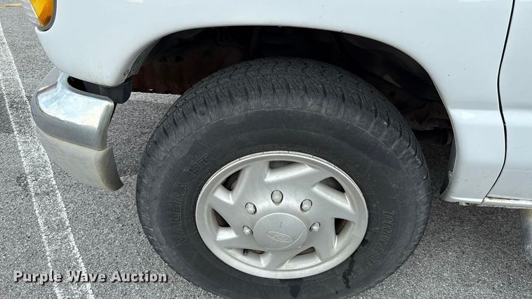 image for item DY8183 2002 Ford E350 handicap accessible van