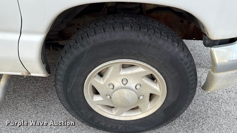 image for item DY8183 2002 Ford E350 handicap accessible van