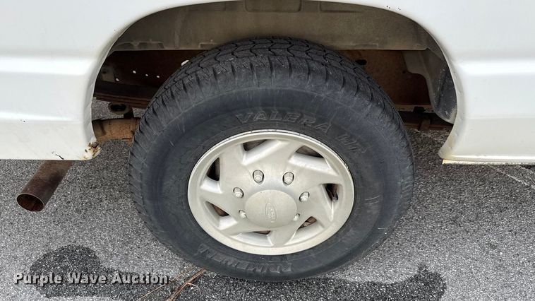 image for item DY8183 2002 Ford E350 handicap accessible van